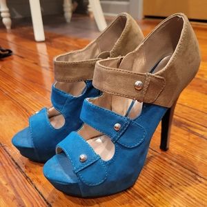 Size 7 two-tone teal and beige heels